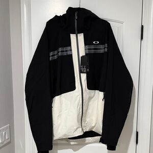 Oakley Men's Black and White Ski Jacket *NWT*